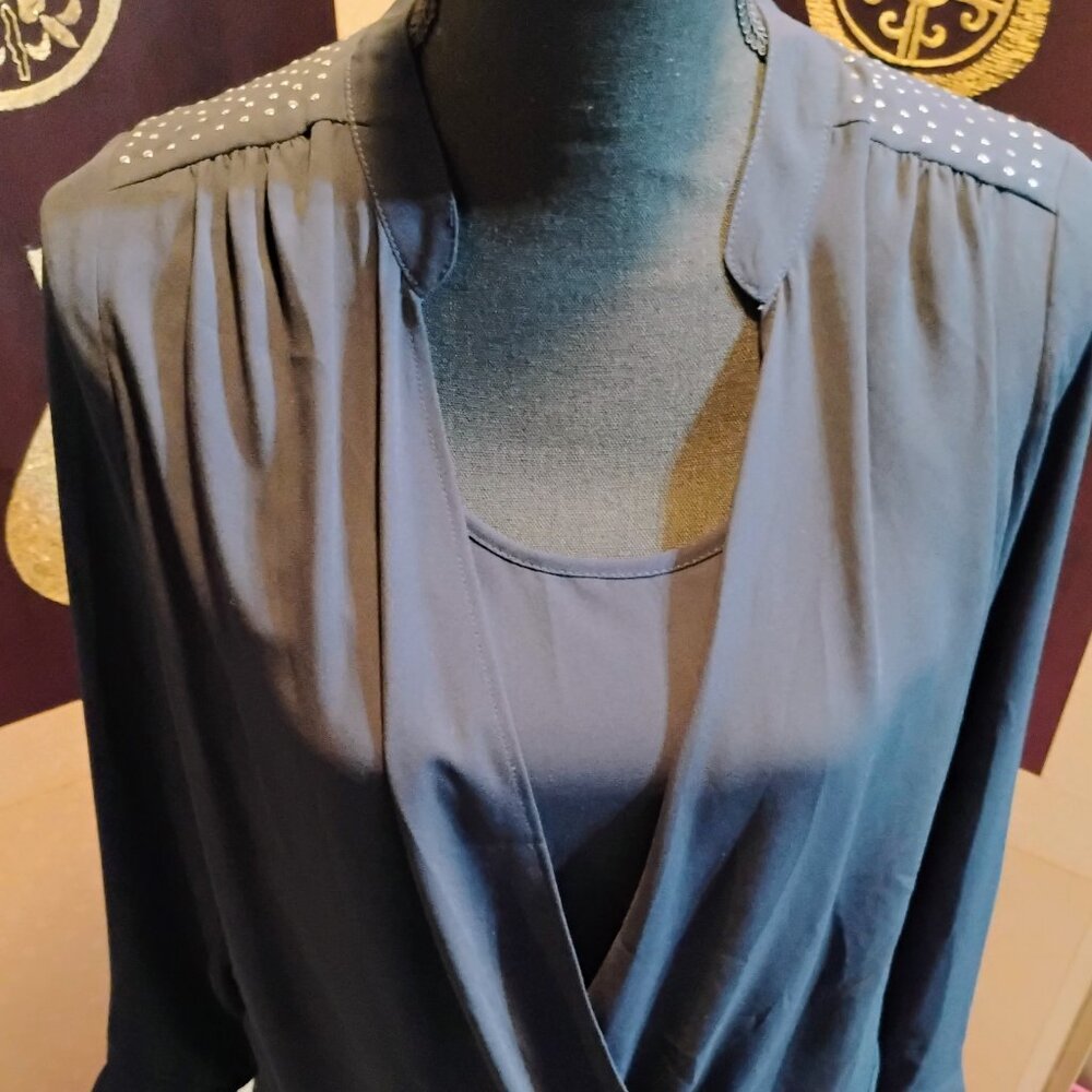 Oasis faux wrap metal faceted long sleeve blouse in blue, size 8 (small)